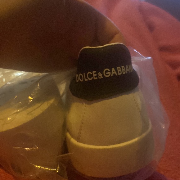 White mens shoes. Never been worn. Still in its bag they came in. - Picture 5 of 6